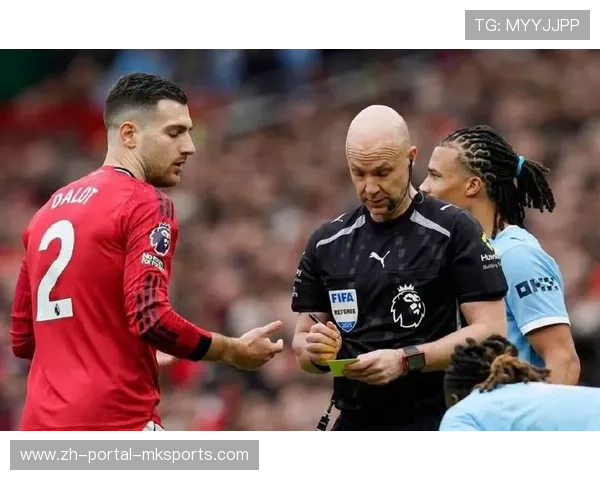 曼联2-0送曼城联赛4轮不胜，姆伯莫多尔古建功